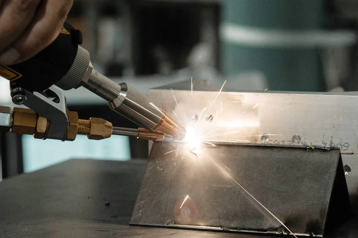Hàn laser làm giảm biến dạng nhiệt so với hàn thông thường